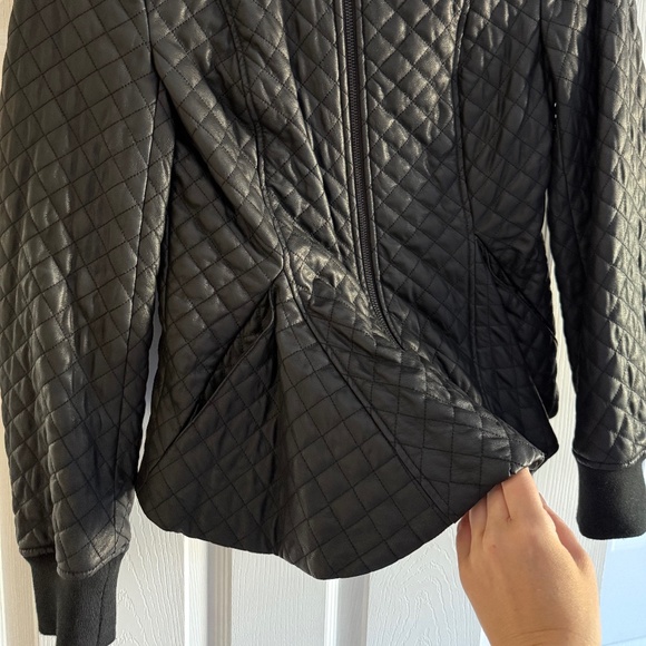 BCBG Maxazria Black Quilted Faux Leather Bomber JKT Coat Ruffle Peplum XS NWOT - Picture 7 of 14